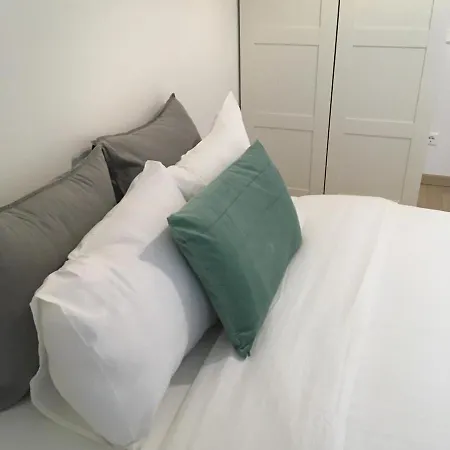 Modern 3 Beds In Convenient Location, Free Parking Apartment Luxembourg